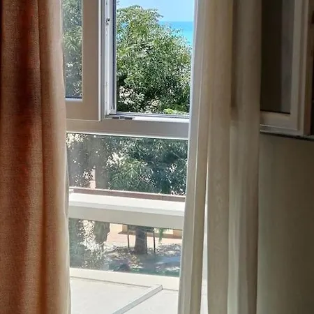 Frente Al Mar